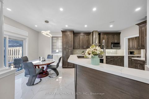 Photo 10 at 32 Chasser Drive, Greensborough, Markham