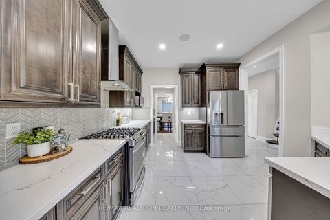 Photo 11 at 32 Chasser Drive, Greensborough, Markham