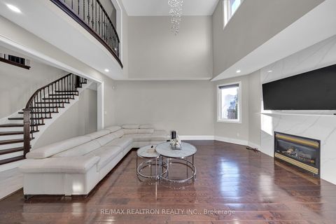 Photo 16 at 32 Chasser Drive, Greensborough, Markham