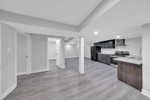 Photo 33 at 32 Chasser Drive, Greensborough, Markham