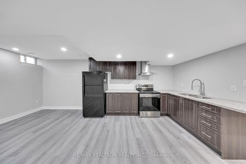 Photo 34 at 32 Chasser Drive, Greensborough, Markham