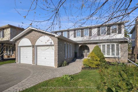 Photo 2 at 71 Rhonda Boulevard, Bowmanville, Clarington