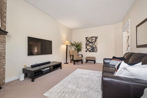 Photo 10 at 43 Ventura Way, Beverley Glen, Vaughan