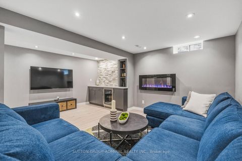 Photo 37 at 43 Ventura Way, Beverley Glen, Vaughan