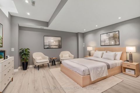 Photo 39 at 43 Ventura Way, Beverley Glen, Vaughan