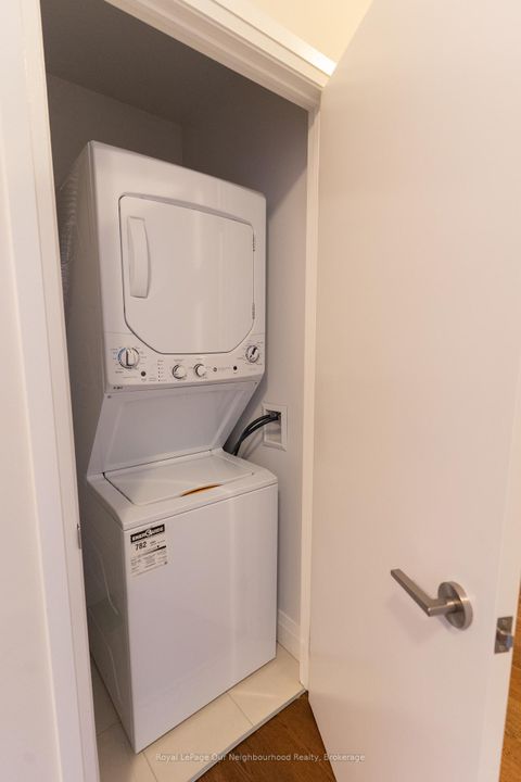 Photo 11 at 112 - 399 Spring Garden Avenue, Willowdale East, Toronto