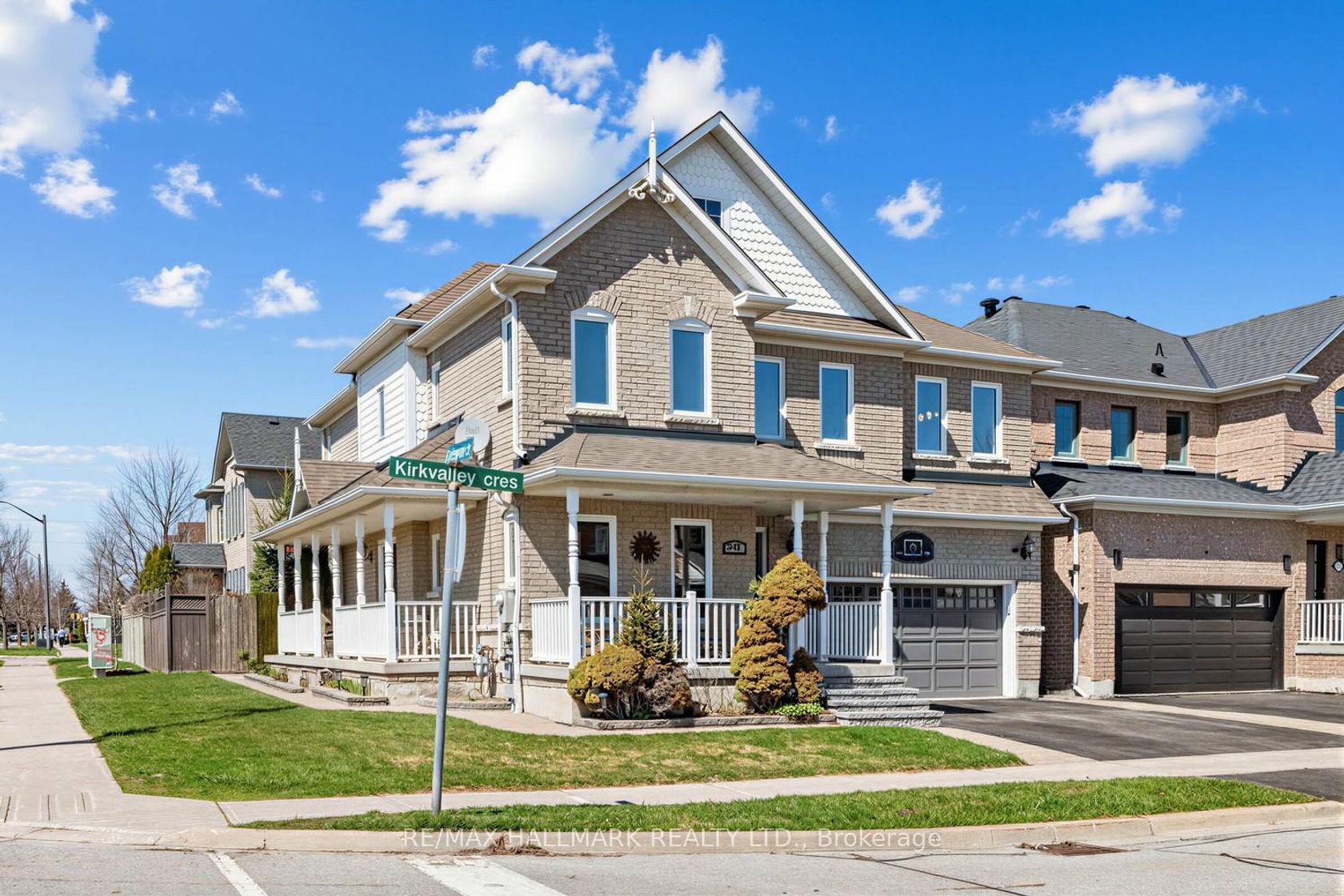 341 Kirkvalley Crescent, Bayview Wellington, Aurora photo 3