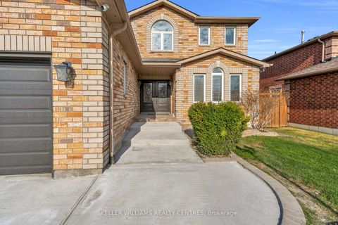 Photo 2 at 59 Stunden Lane, Painswick South, Barrie