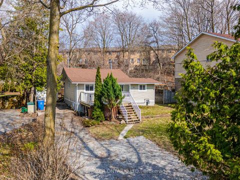 Photo 1 at 37 Pineway Avenue, Keswick South, Georgina