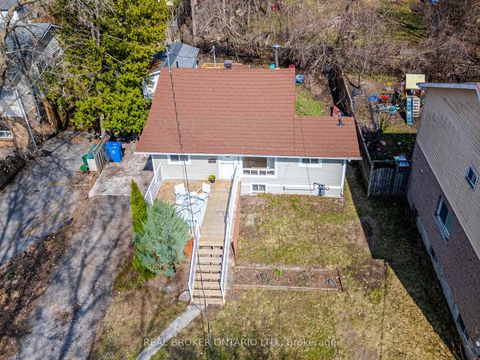 Photo 2 at 37 Pineway Avenue, Keswick South, Georgina