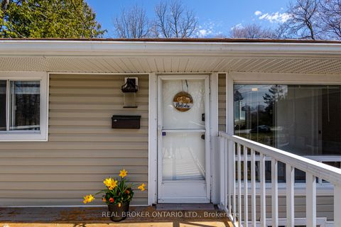 Photo 7 at 37 Pineway Avenue, Keswick South, Georgina