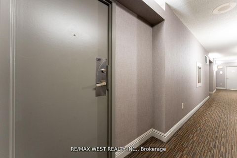 Photo 5 at 205 - 725 King Street W, Niagara, Toronto