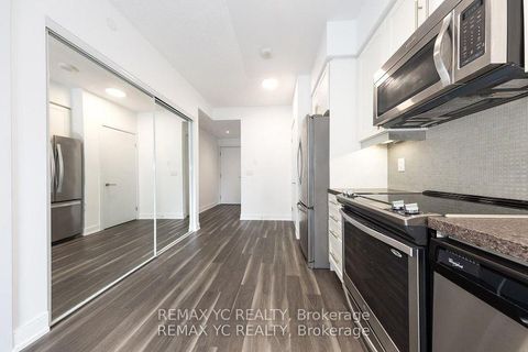 Photo 4 at 217 - 525 Adelaide Street W, Waterfront Communities C1, Toronto