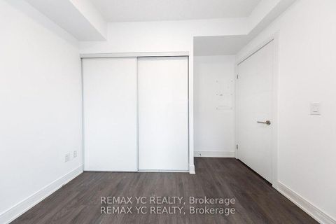 Photo 14 at 217 - 525 Adelaide Street W, Waterfront Communities C1, Toronto