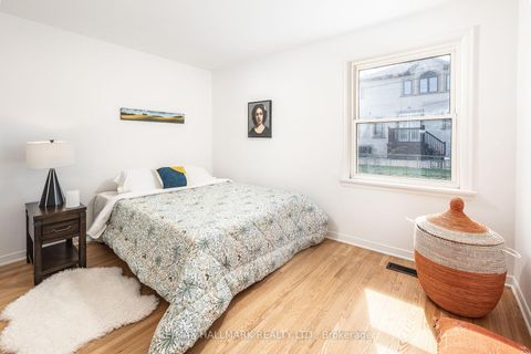 Photo 7 at 28 Crosland Drive, Maryvale, Toronto