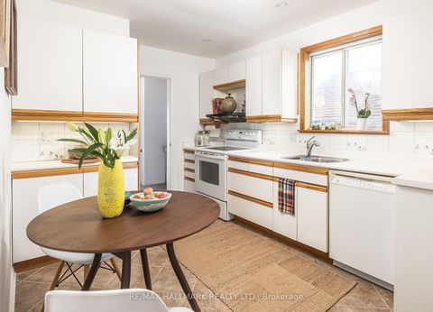 Photo 11 at 28 Crosland Drive, Maryvale, Toronto