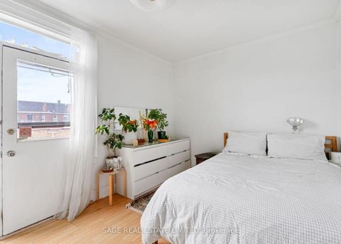 Photo 6 at 276 Crawford Street, Bellwoods, Toronto