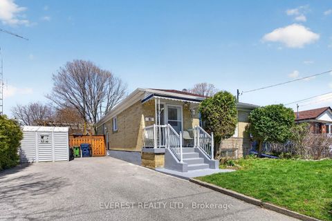 Photo 2 at 80 Nelson Street, Woburn, Toronto