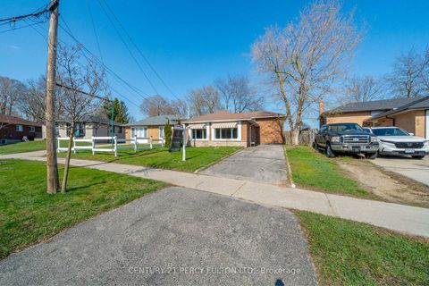 Photo 1 at 71 Weir Crescent, West Hill, Toronto