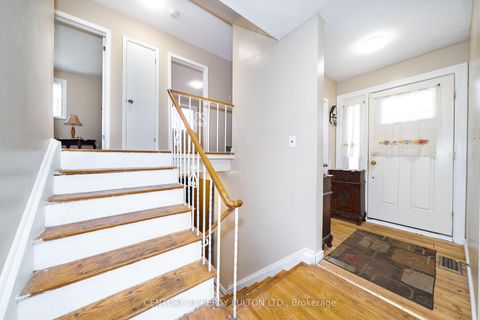 Photo 2 at 71 Weir Crescent, West Hill, Toronto