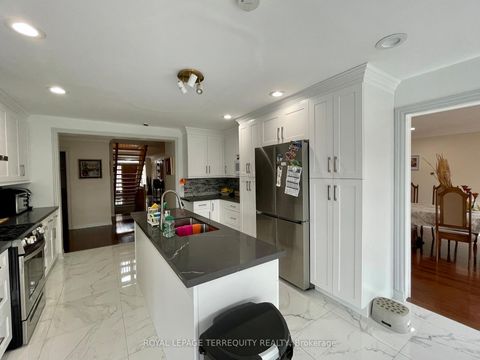 Photo 8 at 435 Drewry Avenue, Newtonbrook West, Toronto