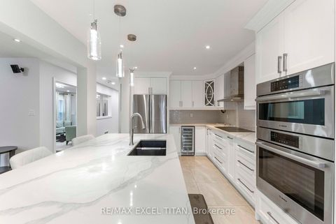 Photo 11 at 17 Nieuwendyk Street, Williamsburg, Whitby