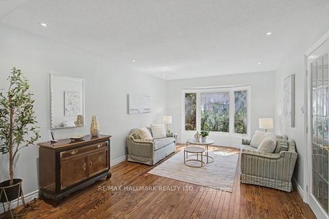 Photo 4 at 10 Haskell Crescent, Aurora Highlands, Aurora