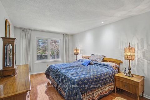 Photo 13 at 10 Haskell Crescent, Aurora Highlands, Aurora