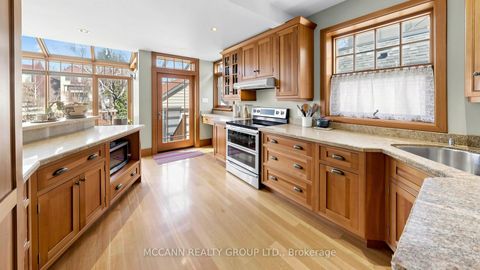 Photo 6 at 252 Sheldrake Boulevard, Mount Pleasant East, Toronto