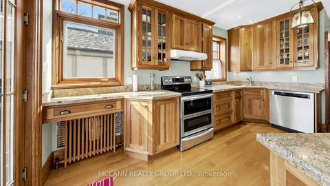 Photo 7 at 252 Sheldrake Boulevard, Mount Pleasant East, Toronto