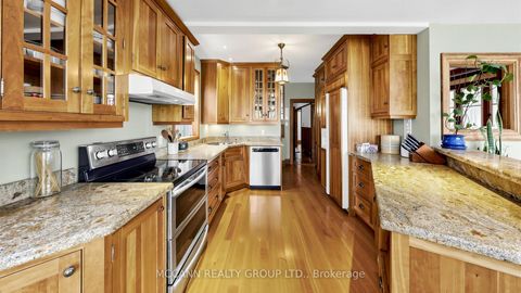 Photo 8 at 252 Sheldrake Boulevard, Mount Pleasant East, Toronto