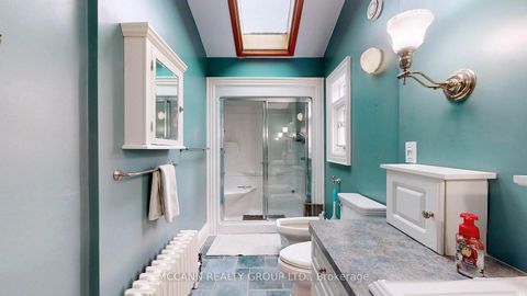 Photo 18 at 252 Sheldrake Boulevard, Mount Pleasant East, Toronto