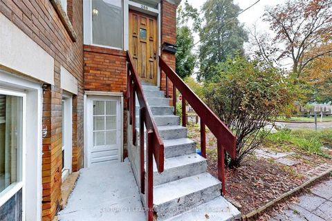 Photo 2 at 233 BORDEN Street, University, Toronto