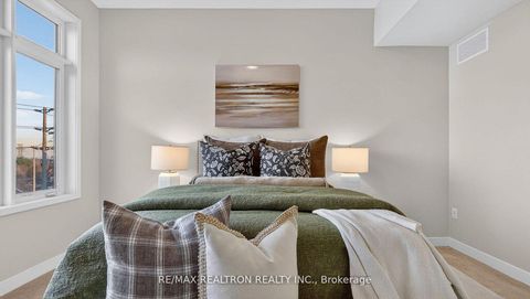 Photo 15 at 103 - 2550 Castlegate Crossing, Duffin Heights, Pickering