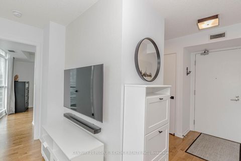 Photo 9 at 1611 - 215 Fort York Boulevard, Niagara, Toronto
