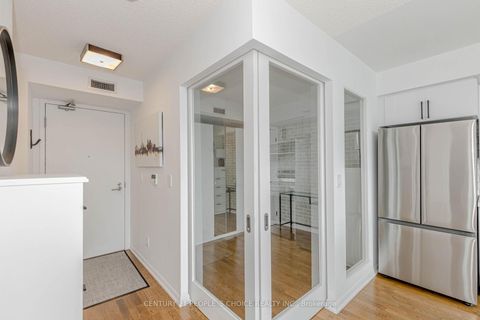 Photo 10 at 1611 - 215 Fort York Boulevard, Niagara, Toronto