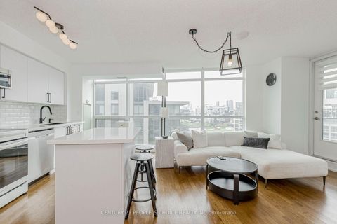 Photo 11 at 1611 - 215 Fort York Boulevard, Niagara, Toronto