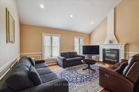 Photo 9 at 15 Brownlee Avenue, East Woodbridge, Vaughan