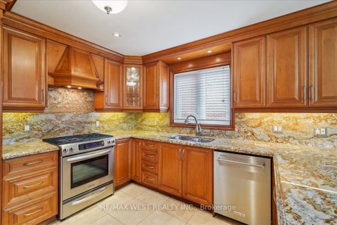 Photo 11 at 15 Brownlee Avenue, East Woodbridge, Vaughan
