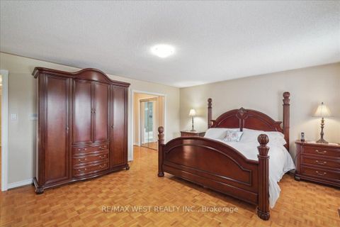 Photo 16 at 15 Brownlee Avenue, East Woodbridge, Vaughan