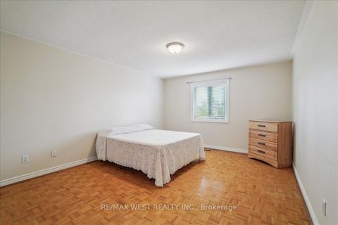 Photo 20 at 15 Brownlee Avenue, East Woodbridge, Vaughan