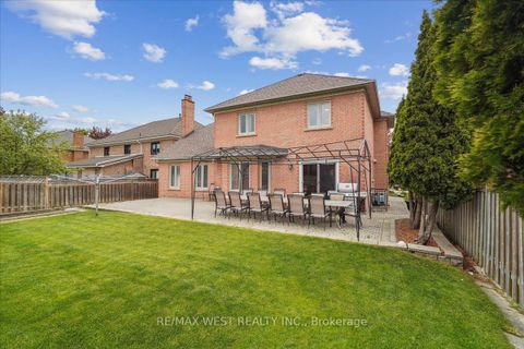 Photo 26 at 15 Brownlee Avenue, East Woodbridge, Vaughan