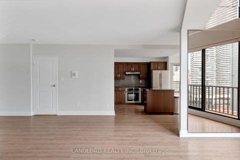 Photo 11 at 2208 - 33 Harbour Square, Waterfront Communities C1, Toronto