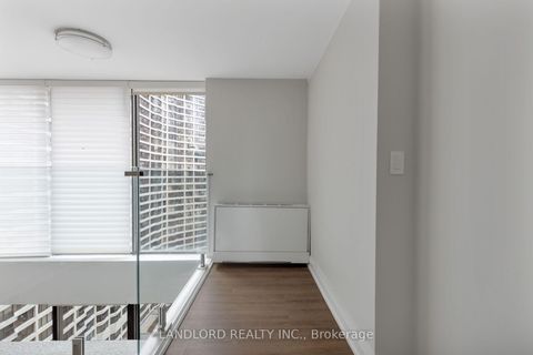 Photo 35 at 2208 - 33 Harbour Square, Waterfront Communities C1, Toronto