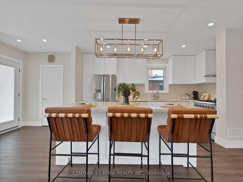 Photo 5 at 10 Dunrobin Drive, Rosethorn, Toronto