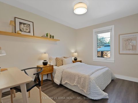 Photo 13 at 10 Dunrobin Drive, Rosethorn, Toronto