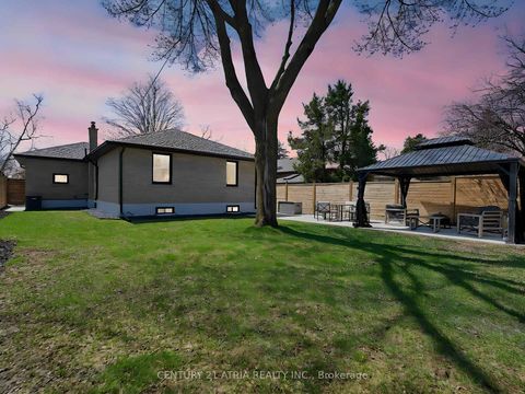 Photo 32 at 10 Dunrobin Drive, Rosethorn, Toronto