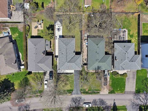 Photo 36 at 10 Dunrobin Drive, Rosethorn, Toronto