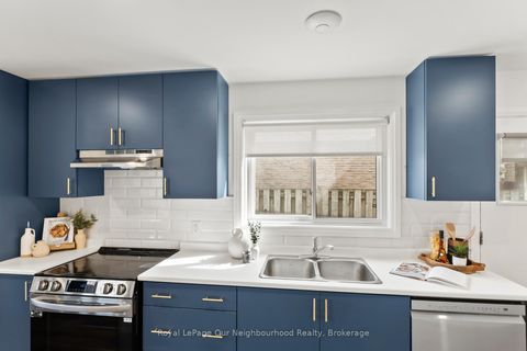 Photo 1 at 571 Berwick Crescent, McLaughlin, Oshawa