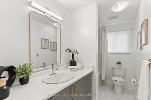 Photo 11 at 571 Berwick Crescent, McLaughlin, Oshawa